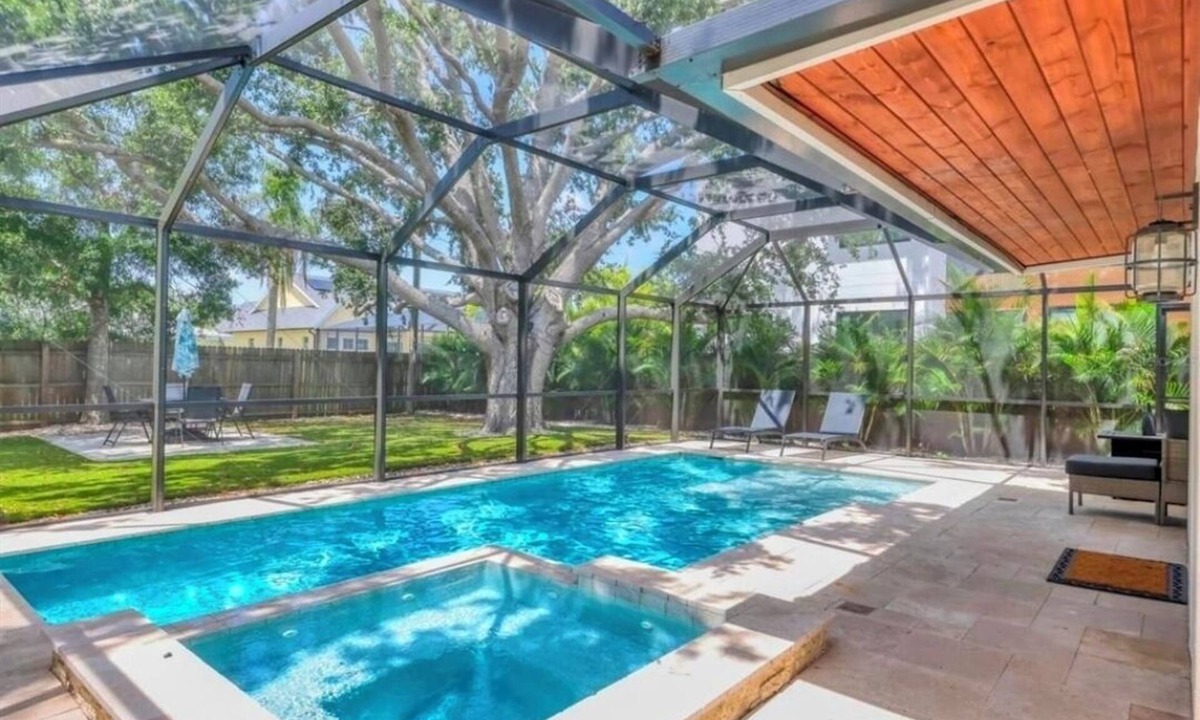 Arlington Park House | Sarasota Oasis w/pool,spa close to beaches,downtown. Weekly rental