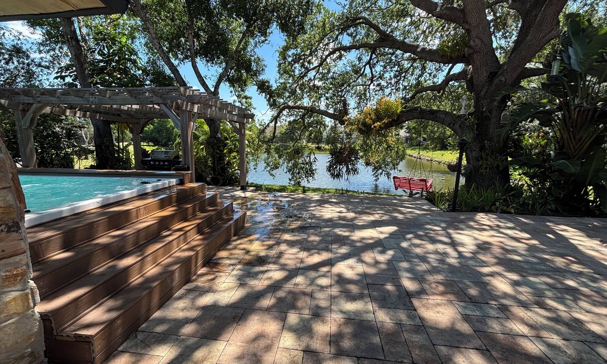 Sarasota House | Sarasota Pool Home Near UTC & Beaches + Hot Tub + Lakefront Patio