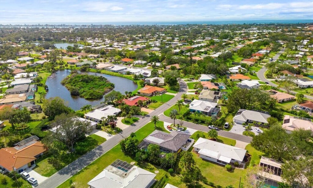 Laurel House | Scenic Getaway Home: 3BR 2Bath Minutes to Beach