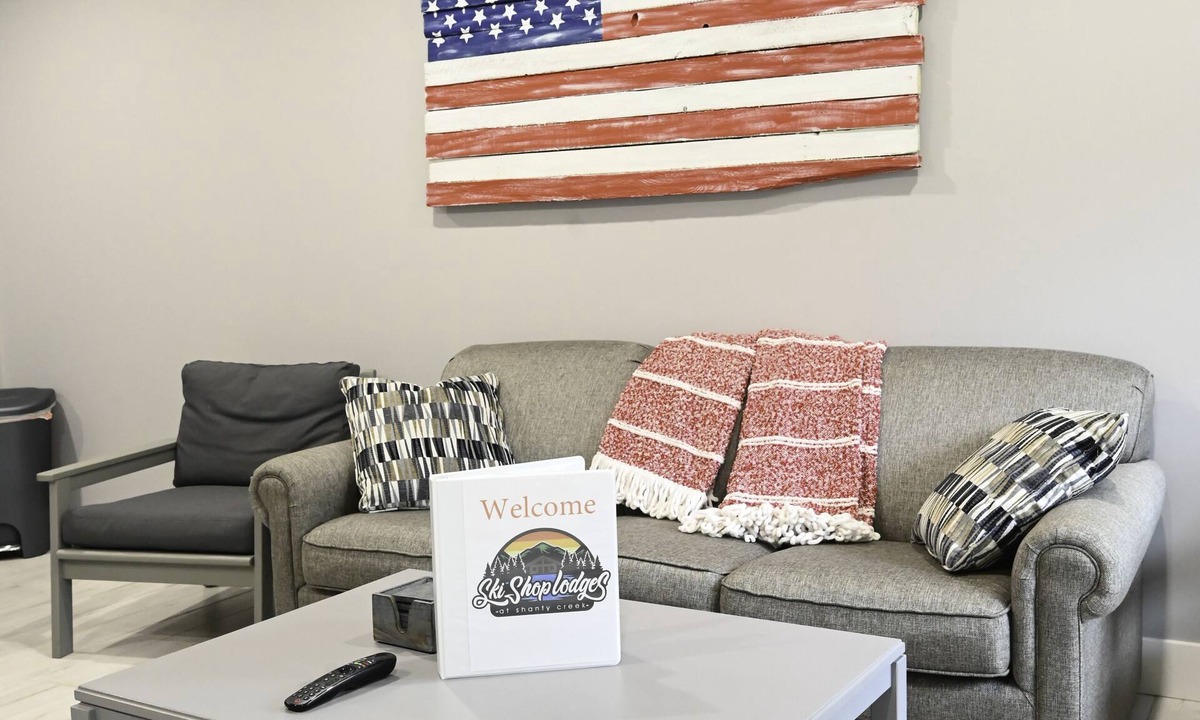 Mancelona Condo | Schuss Mountain. 2 bedroom, 1.5 bath Sleeps 6. Pool Dog Friendly boat parking