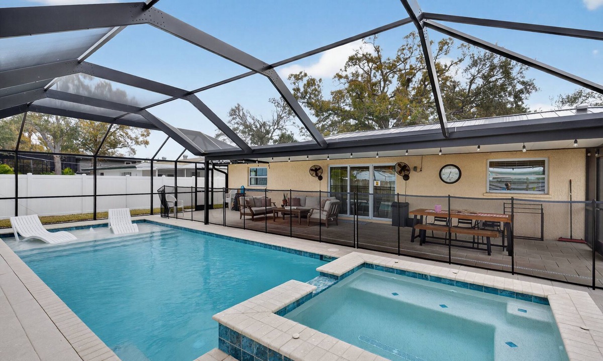 Bellevue Terrace House | Sea la Vie: 10ppl | Pool, Hot Tub, Lanai & Grill