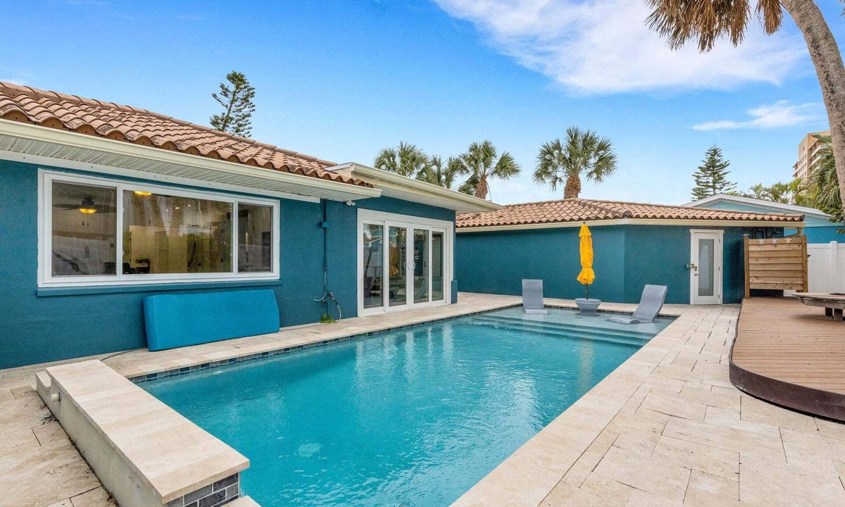 Bay Esplanade House | Seagrass Escape - Monthly Beach Rental