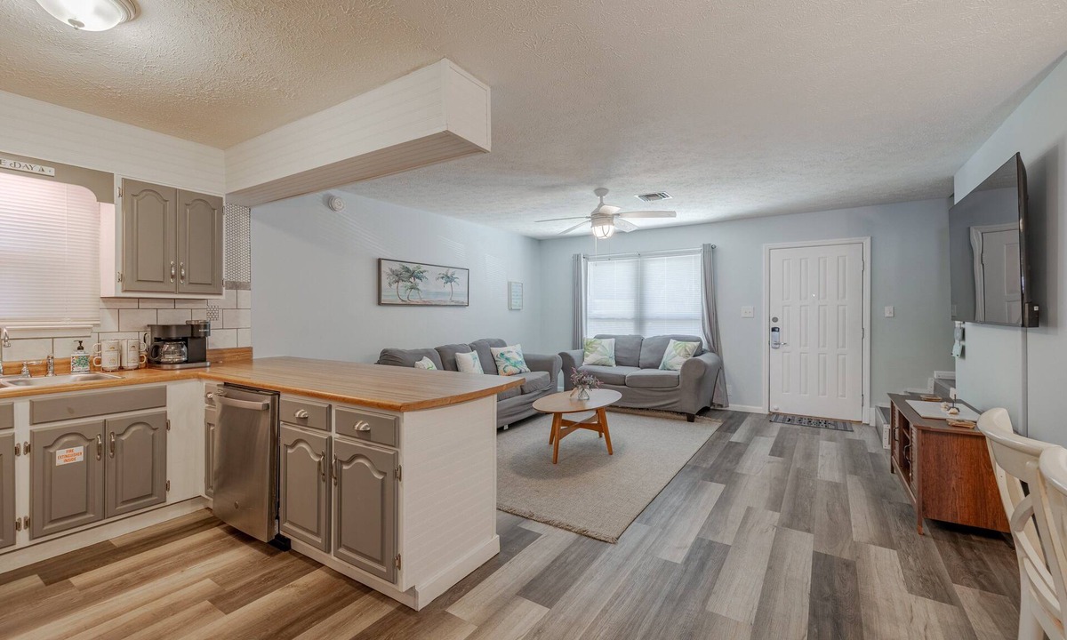 Bahama Beach House | Seas the Day, Pet Friendly - Walk to public beach!