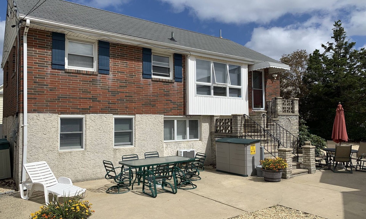 Seaside Heights House | Seaside - 6+Bedroom house w/10 beach badges & off street parking - walk to beach