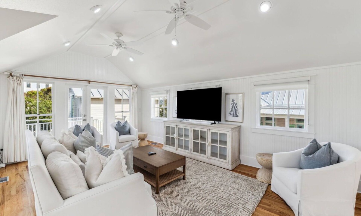 Seaside Cottage | SEASIDE - 75 FT FROM PRIVATE BEACH! 3 BR + Tower w/trundle, Bikes, Sleeps 10
