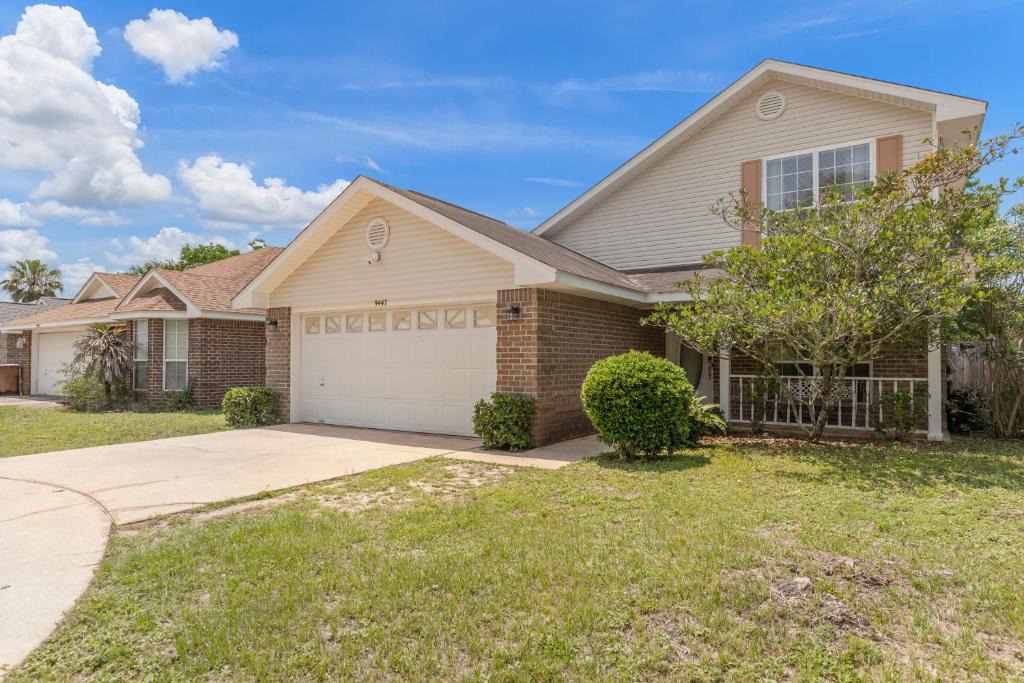 Navarre House | Seaside Sanctuary close to Navarre Beach!