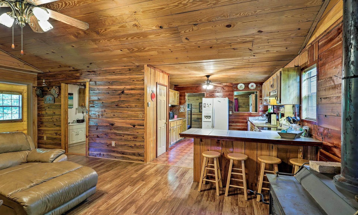 Neely Cottage | Secluded Cabin w/Pond ~ 37 Mi to Gulf Coast!