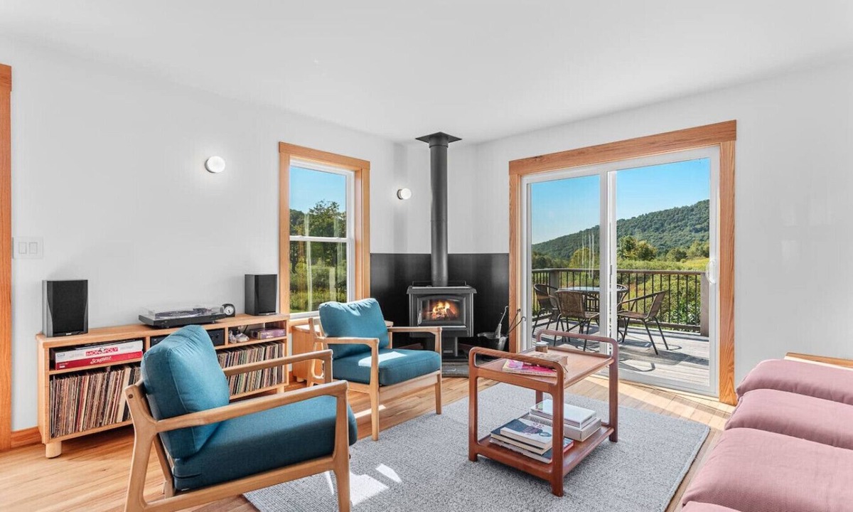 De Lancey House | Secluded Cottage on 85 Acres – Peaceful Country Retreat Surrounded by Nature