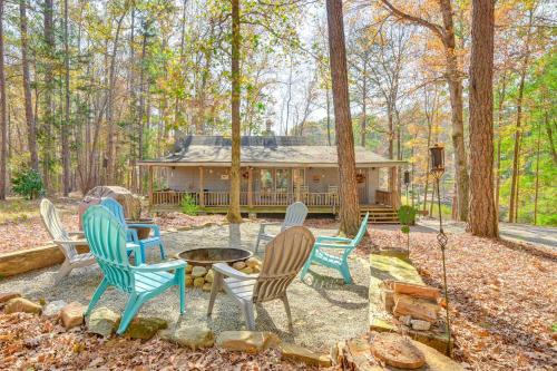 Pine Mountain Valley House | Secluded Hamilton Cabin Retreat w/Private Lake!