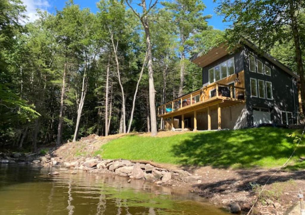 Monticello House | Secluded lakefront home With an EV charger