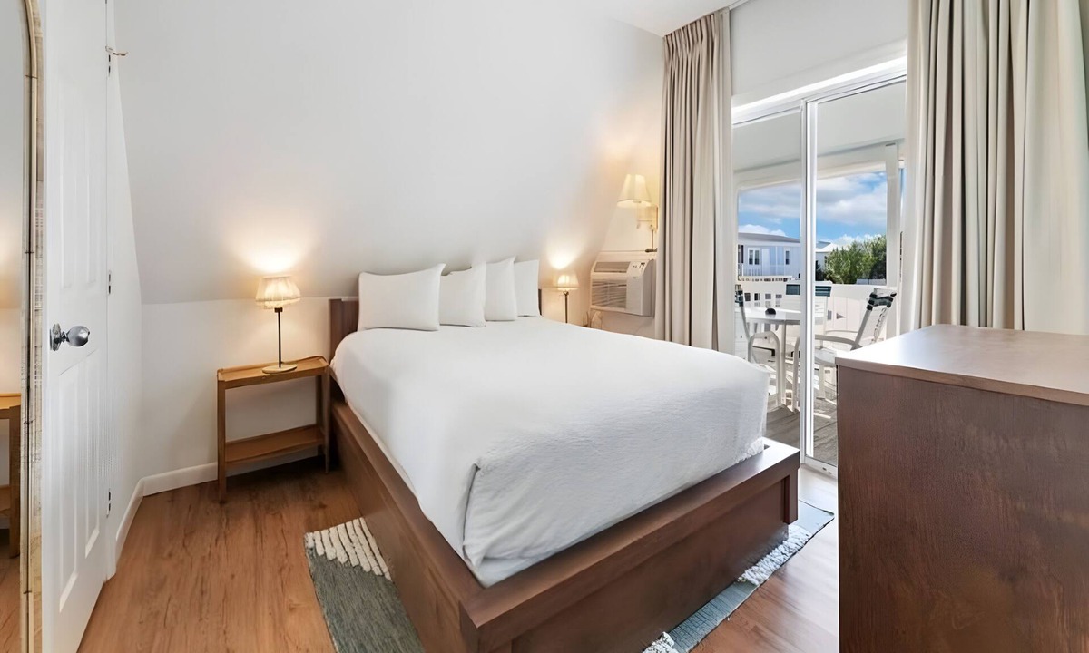 Little Torch Key Hotel | Secluded Little Torch Key Retreat w/Kitchen, Breakfast, Private Beach & Pool