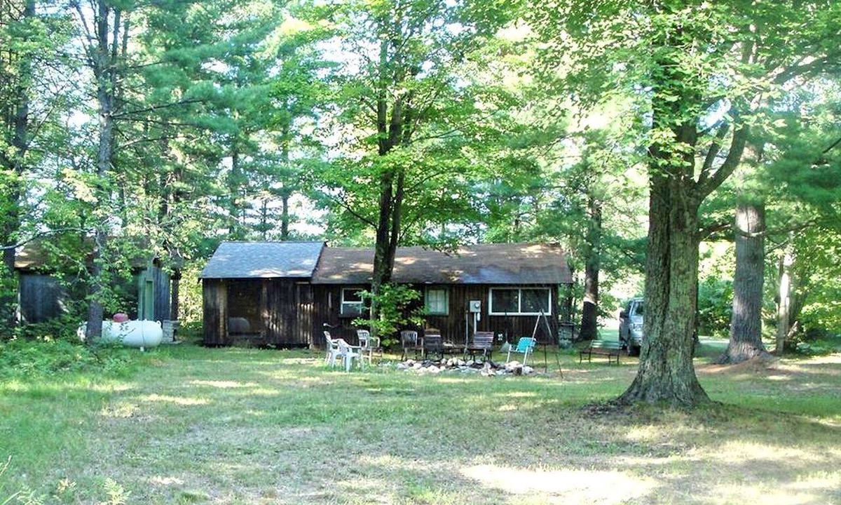 Dickson Township Cabin | Secluded Rustic Cabin Rental Inside Manistee National Forest in Brethren, Michigan