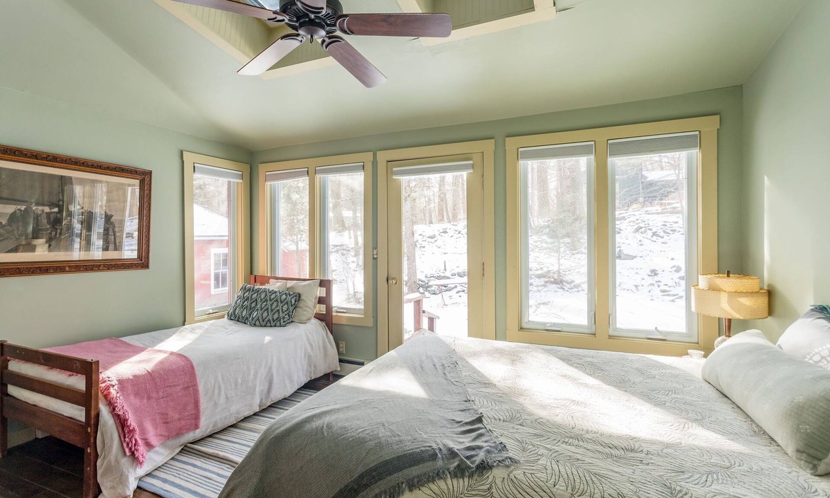 West Saugerties House | SECLUDED WATERFALL AND SWIMMING HOLE IN SAUGERTIES, NY