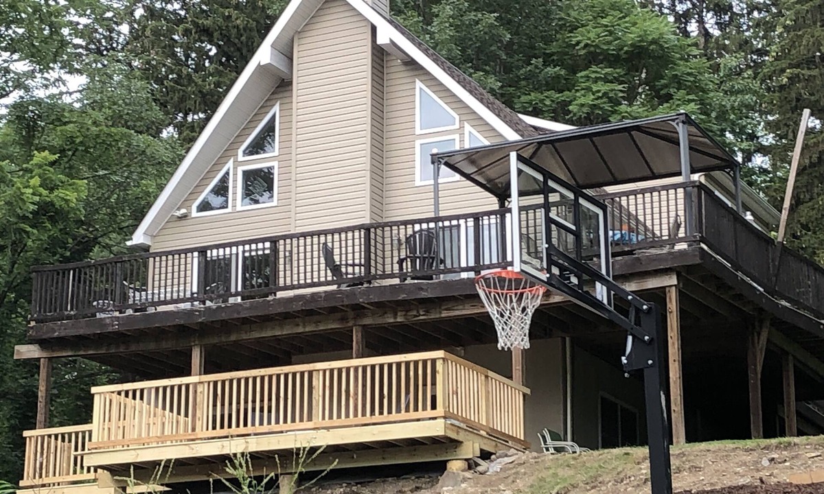 Valois Ski Chalet | Seneca Lake spacious 5-bedroom chalet. Last minute rental discounts available