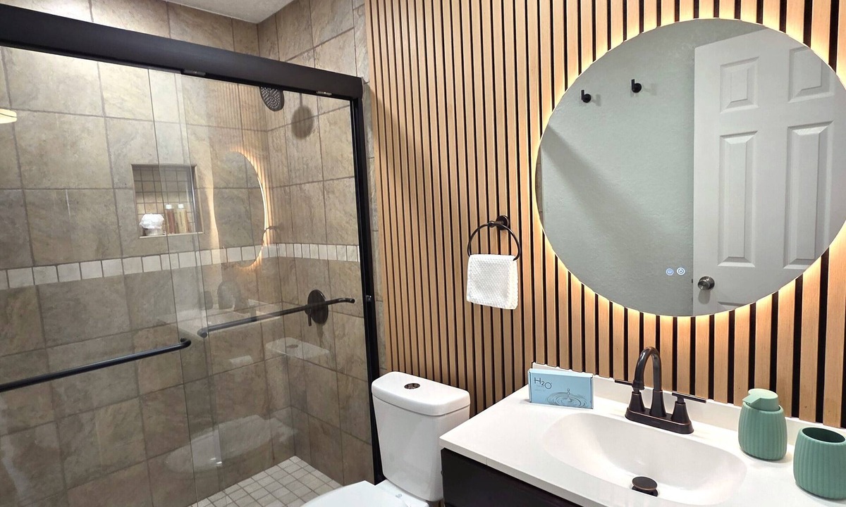 Pinecrest West Park Apartment | Serene 1-bedroom apartment in Tampa