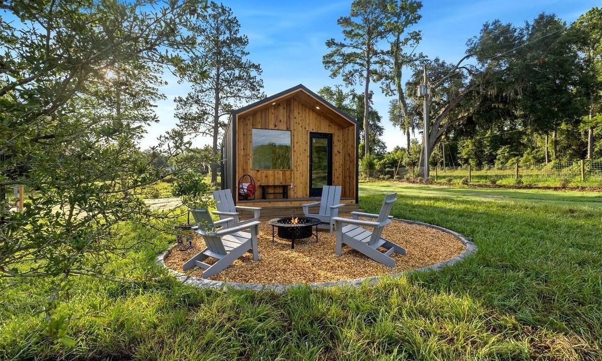 Lake City Cabin | Serene and Cozy Cabin near Gilchrist Blue Springs, Perfect for a Small Town Florida Getaway
