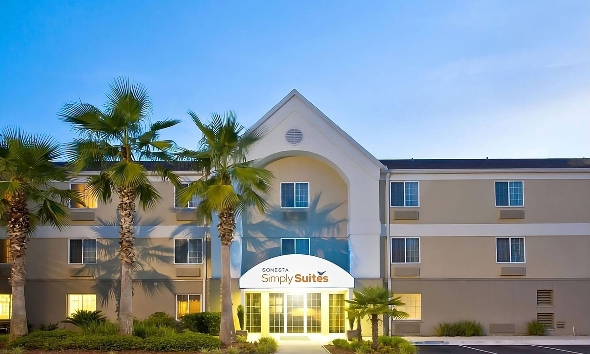 Baymeadows Resort | Serene Getaway in Jacksonville! Fully-equipped Kitchen, Pet-friendly Property!