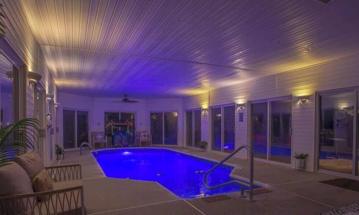 Warner Robins House | Serenity WR Deluxe Escape Indoor Pool