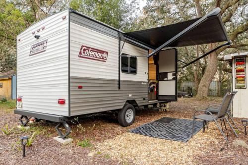 Putnam Hall House | Shaanti Living Cozy Private Camper 1