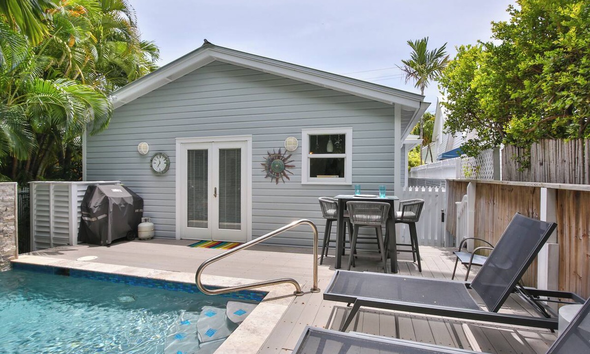 Meadows House | Shady Palms | Historic Charm Private Pool & Effortless Island Style 2BD/2.5BA