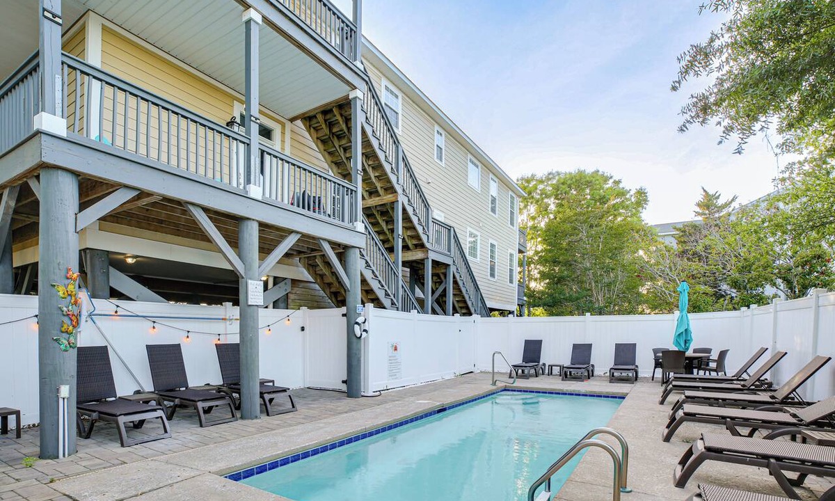 Garden City House | Shared Pool & Hot Tub! Seaside Murrells Inlet Home