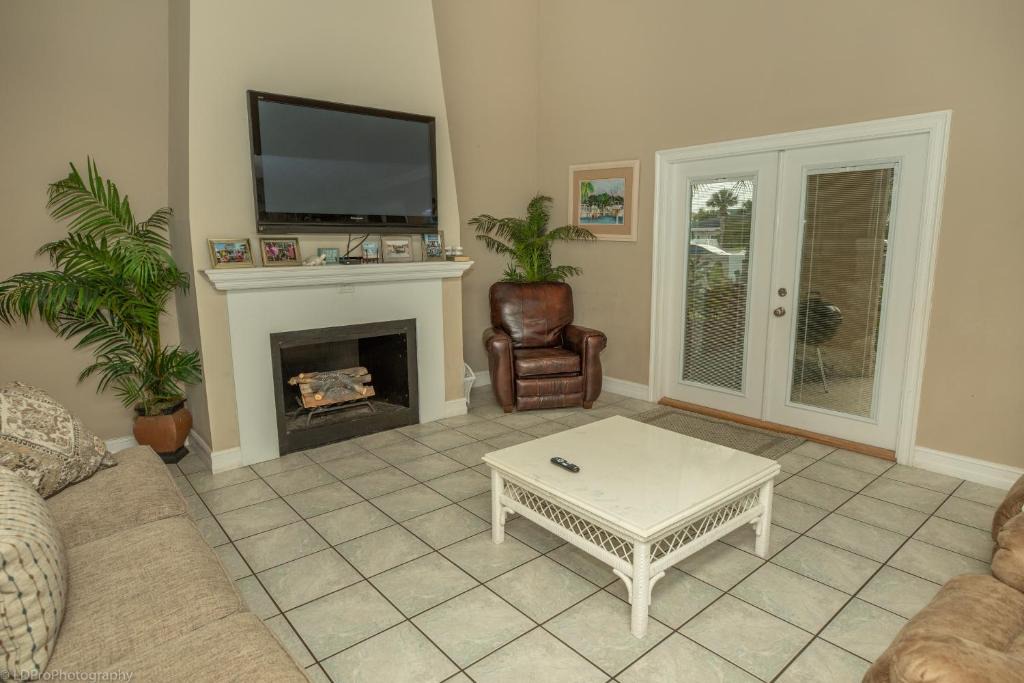 Holiday Isle House | Shoreline Garden 21 Destin Townhouse