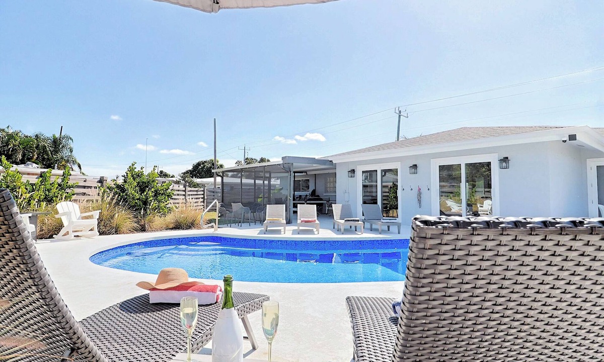 Southgate House | Siesta Key 3BR w/Heated Pool, Game Room & Lanai