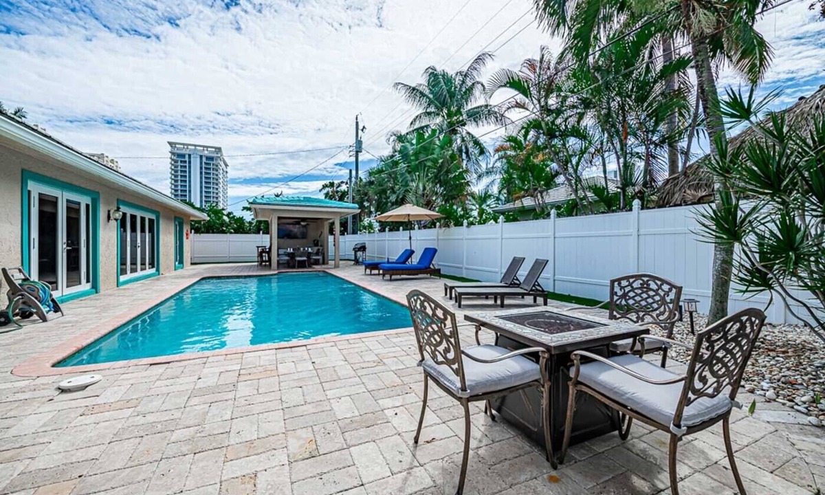 Singer Island House | Singer Island Paradise 5 Mins Walk To Beach! Heated Saltwater Pool Chef kitchen