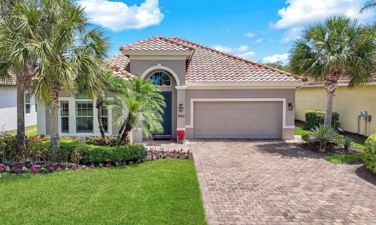 Naples House | Single family home with stunning views of golf course and private saltwater pool