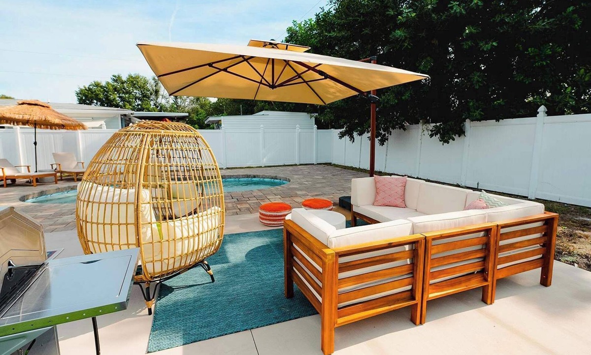 South Bradenton House | Sleeps 10 Outdoor Oasis Heated Pool Grill