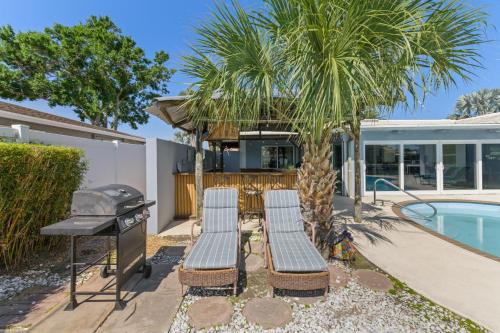 Dana Shores House | Sleeps 10 Tiki Bar Private Pool Hot Tub Fire Pit