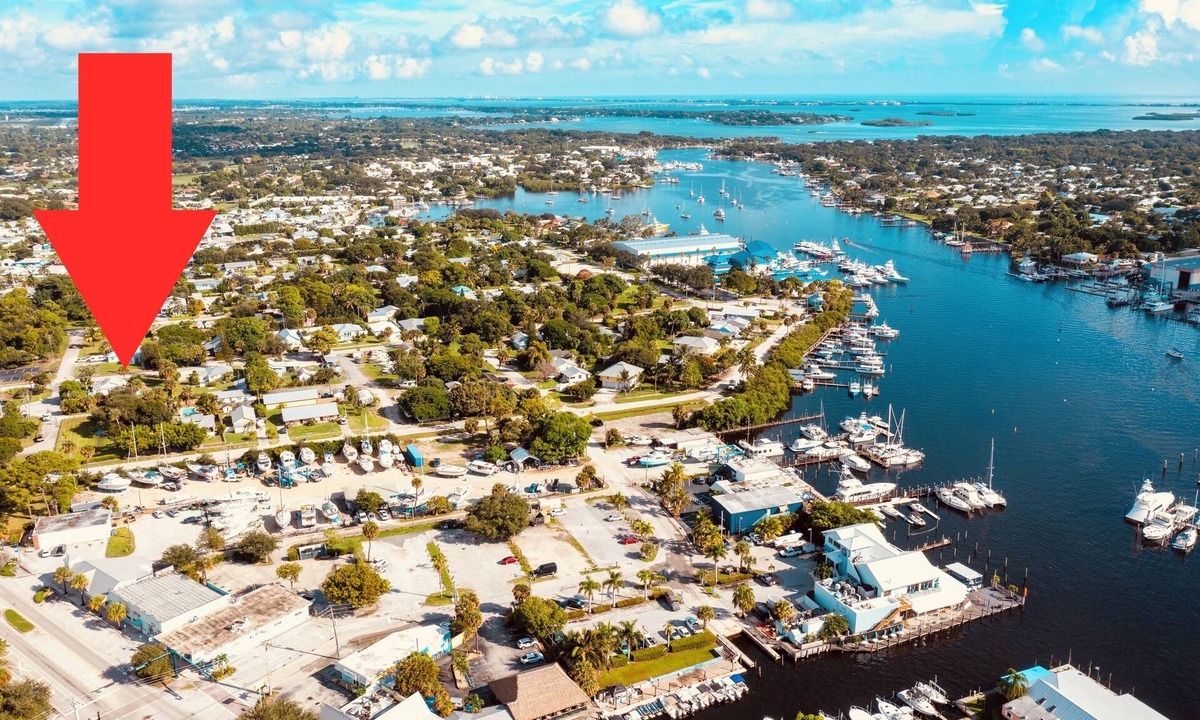 Stuart House | Snook Shack! Park Boat-RV/Grill/Bikes/Fishing Rods/Beach Gear/Outdoor Shower/W/D