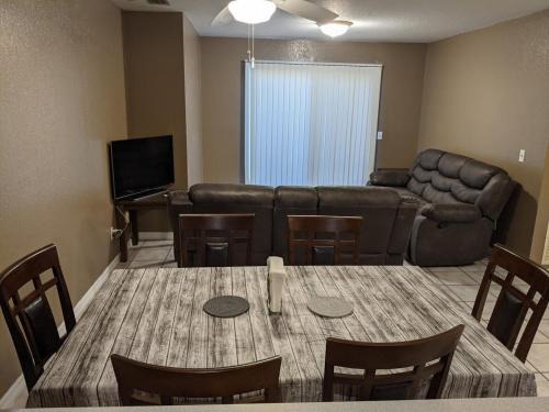 Englewood East Apartment | Snowbirds escape & vacation gateway #b