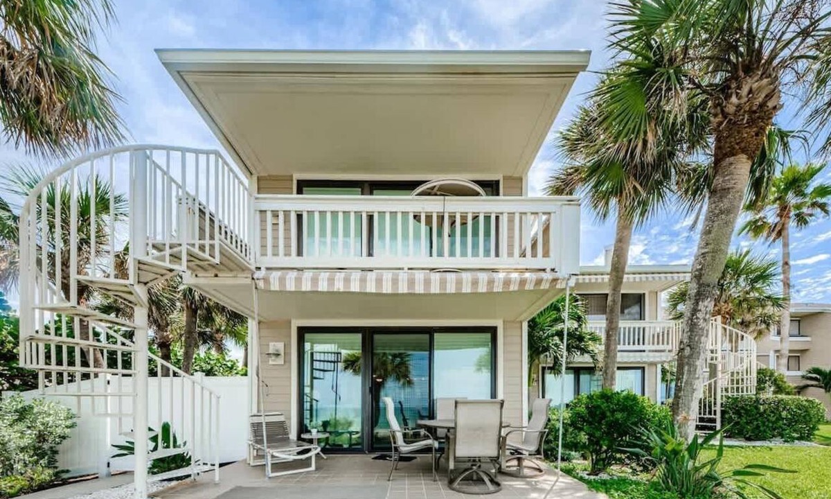 Belleair Beach Condo | Sonrisa 1, Beachfront Condo in Belleair Beach