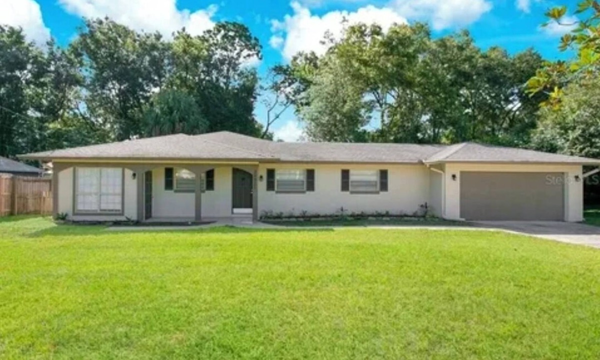 Mount Plymouth House | Soothing 3-bedroom house with AC in charming Sorrento