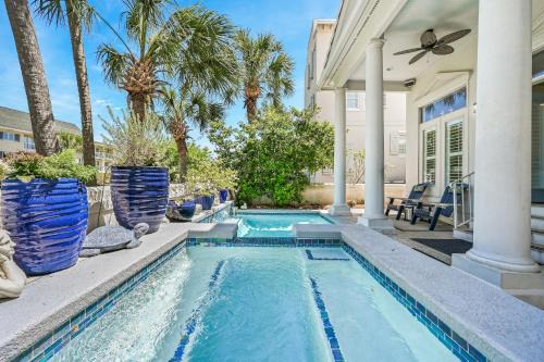 Holiday Isle House | Southern Nights At Destin Pointe Resort