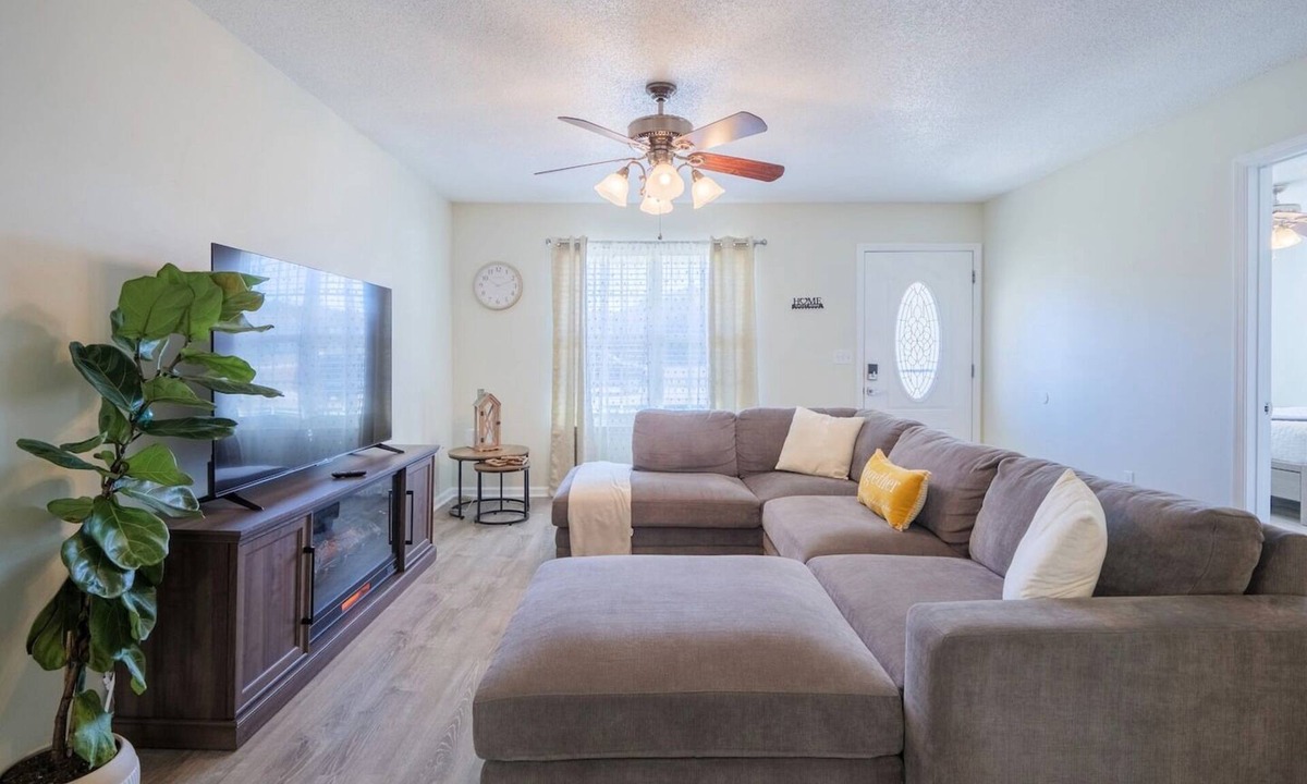 Hahira House | Southern Pines Hideaway – Peaceful Hahira Stay