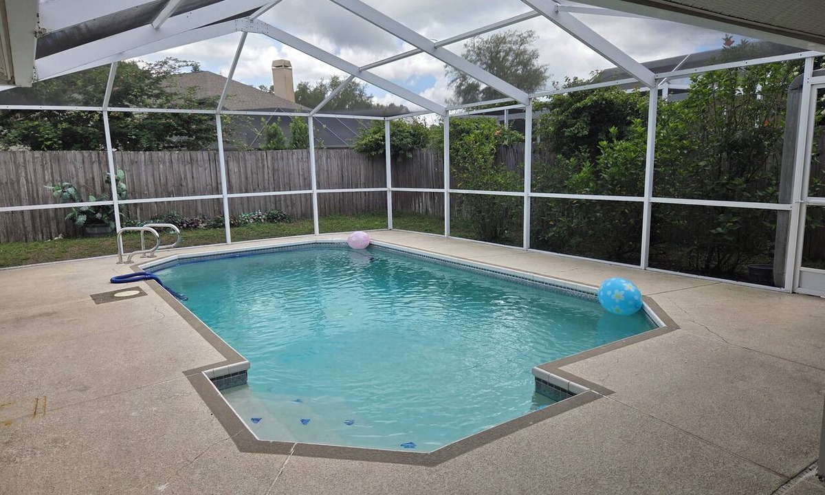 Citrus Park House | Spacious 2-bedroom pool house in Citrus park centrally located