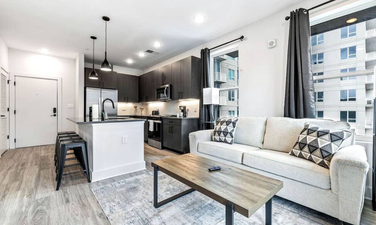 Channel District Apartment | Spacious 2BD Apartment | Close to DT w/Parking!
