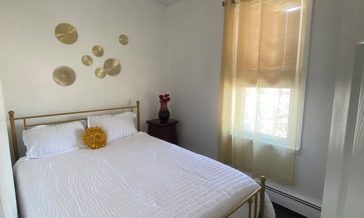 North Bergen House | Spacious 3-bedroom house in peaceful North Bergen with AC