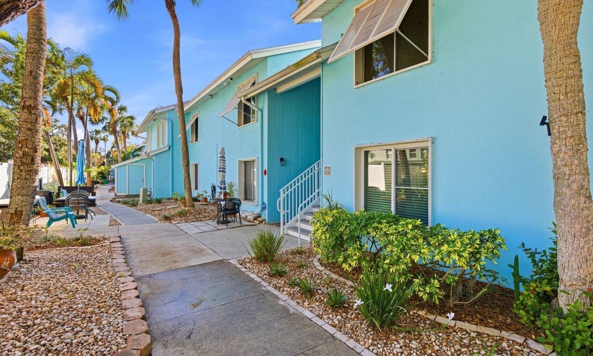 Bayview Condo | Spacious 3BR Condo in Gated St. Petersburg Community with Private Beach