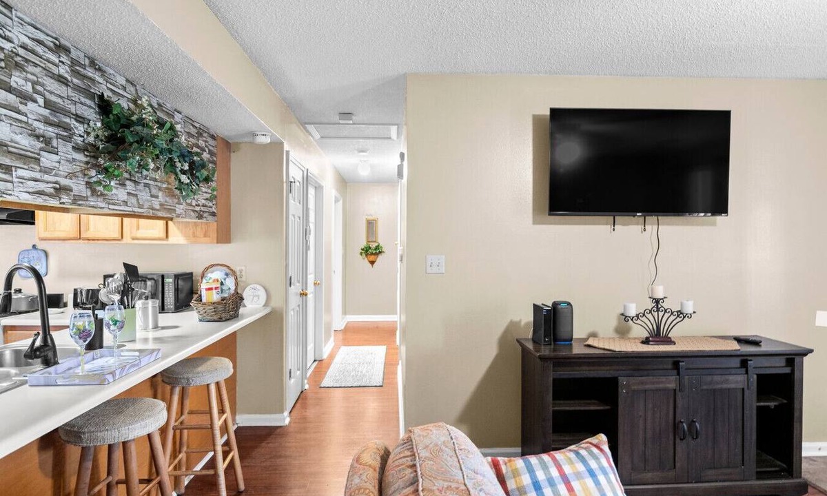 Brighton House | Spacious 3BR Home 10 Min to Downtown Big Yard