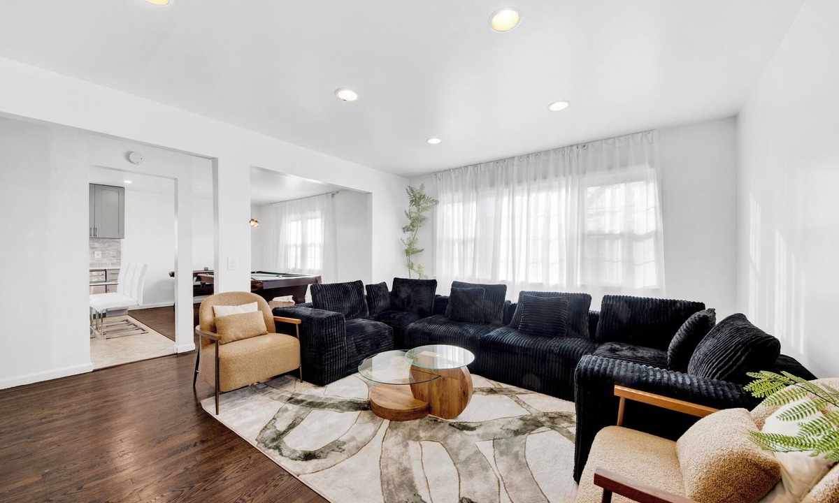 White Plains House | Spacious 3BR Home Game Room Free Parking Near NYC