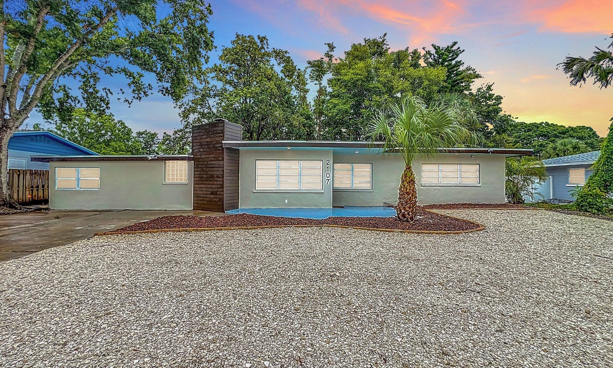 South Sarasota House | Spacious 3BR Retreat King Beds Close to Siesta Key