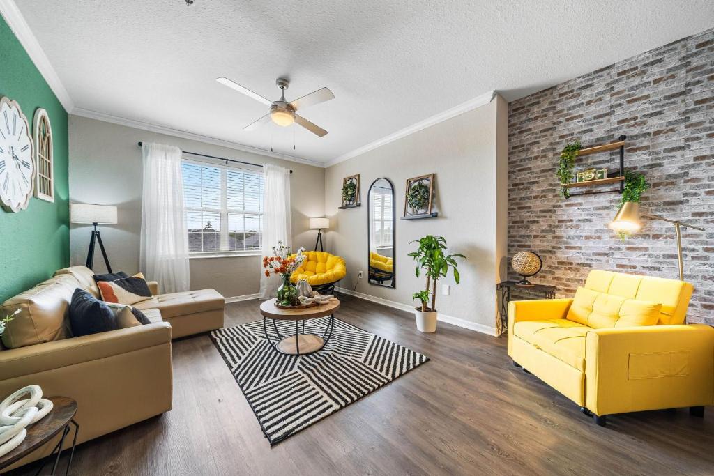 Westchase Apartment | Spacious 3BR2BA w Pool Gym Near Airport #4