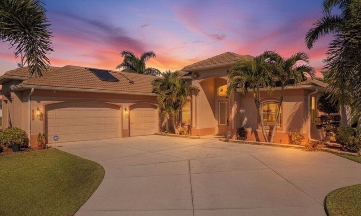 Burnt Store House | Spacious 4-bedroom, 2 Bathroom Gulf Access Pool Home.