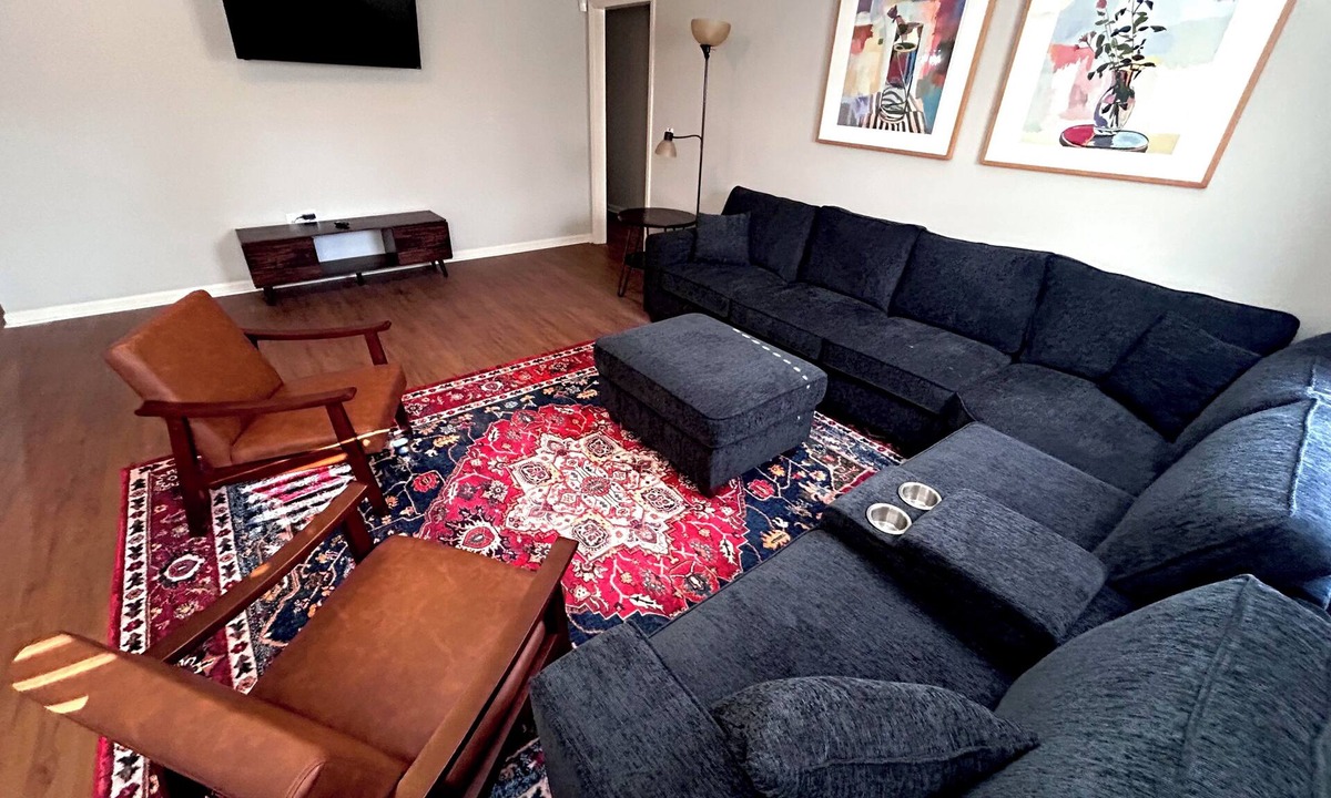 Statesboro House | Spacious 4-bedroom house 5 minutes from GSU and close to everything