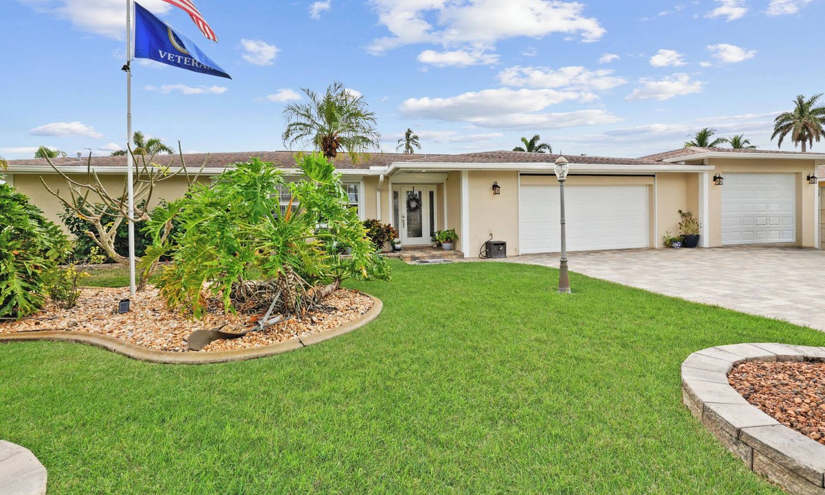 Caloosahatchee House | Spacious 4-bedroom POOL home: Quick gulf access by boat. Best Sunsets in SW FL!