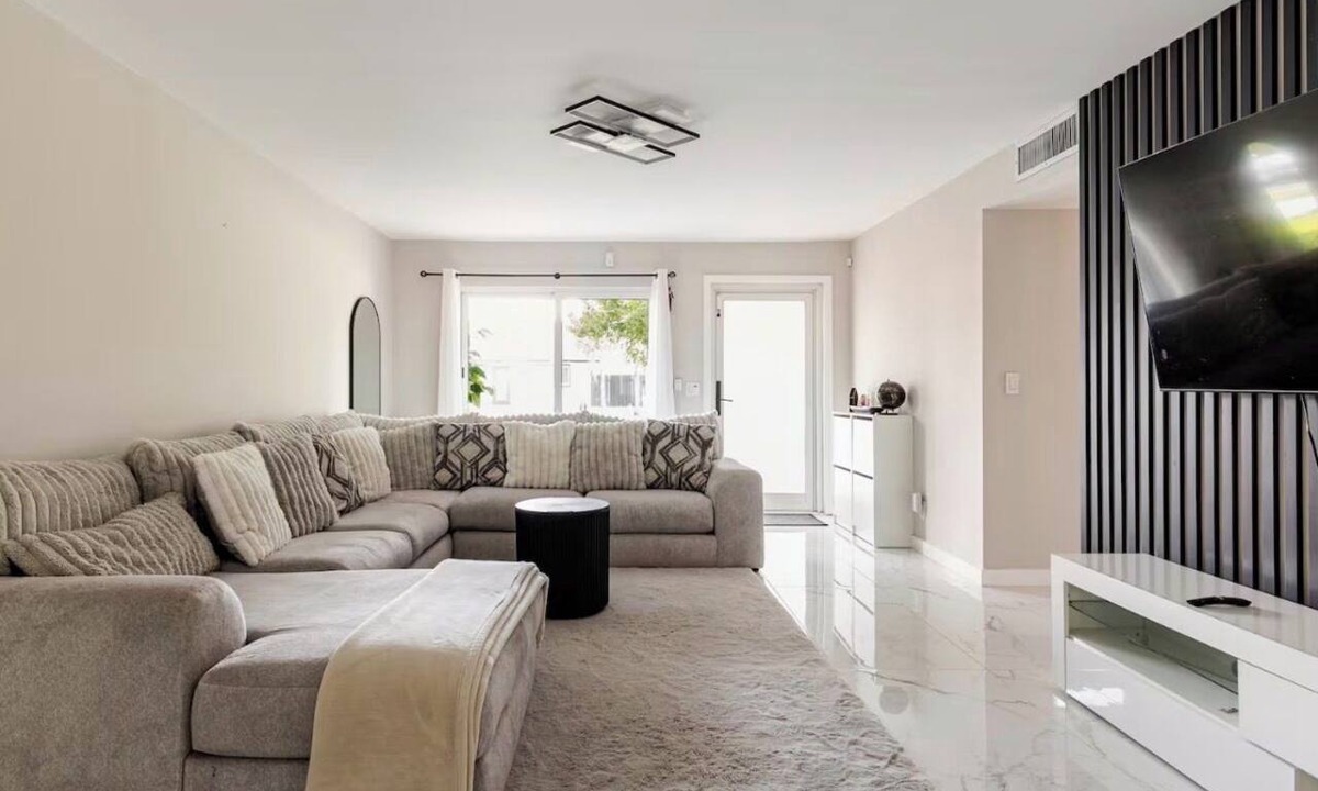Survey Creek House | Spacious 4bedroom Home in Fort Lauderdale with Pool. Perfect for Families
