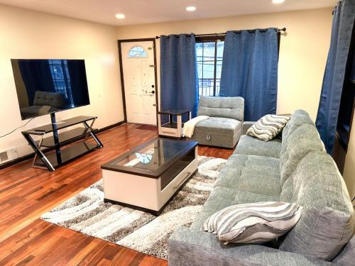 North Bergen Apartment | Spacious and Stylish 3BR 2Bath Sleeps 6 near NYC and American Dream Mall